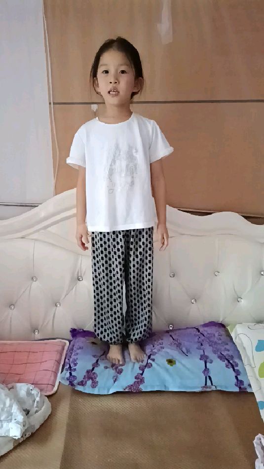 绕口令《鸭和霞》