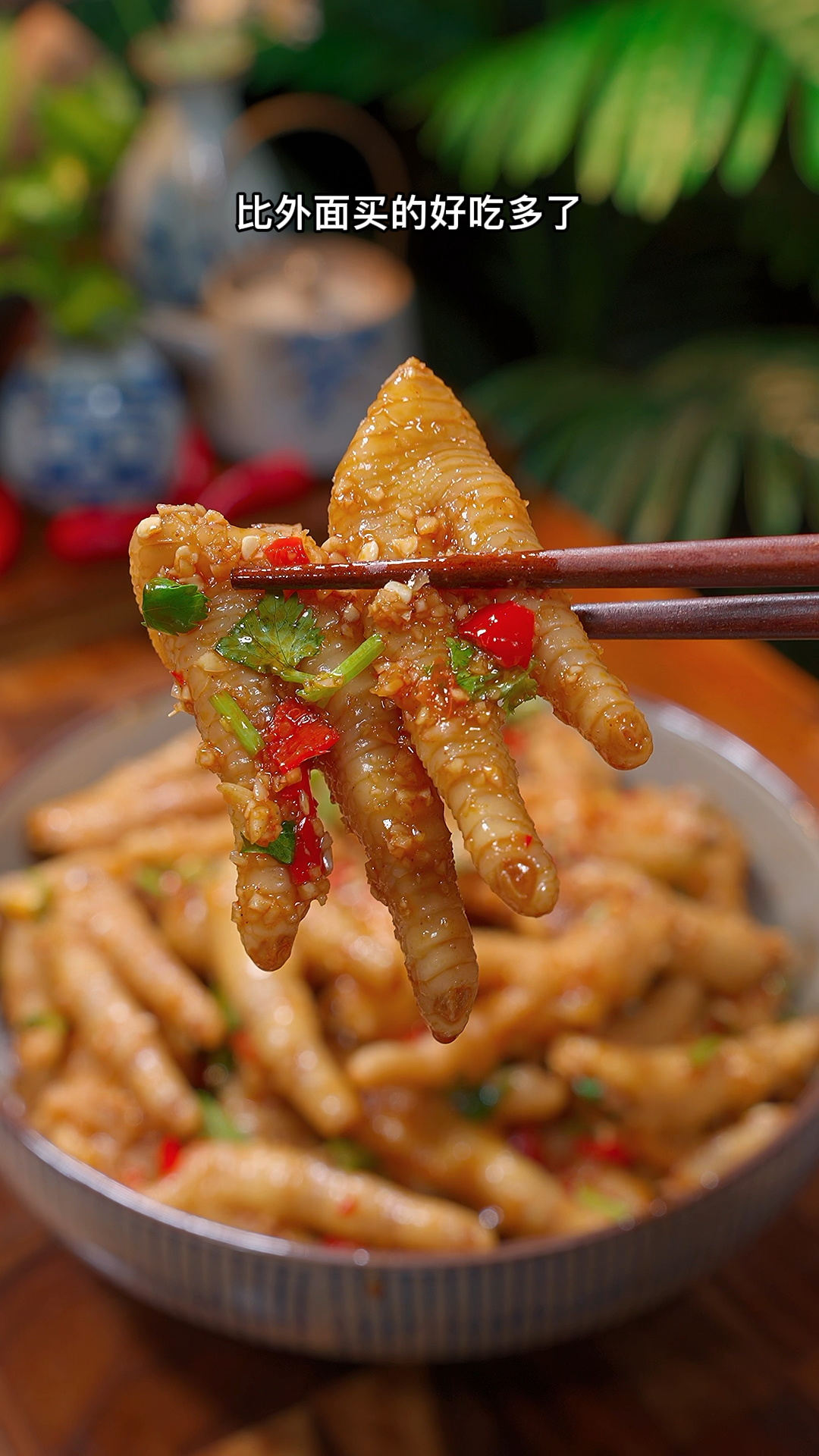 以后想吃柠檬泡鸡爪,你就和我这样做,酸辣过瘾,比外面卖的还好吃!