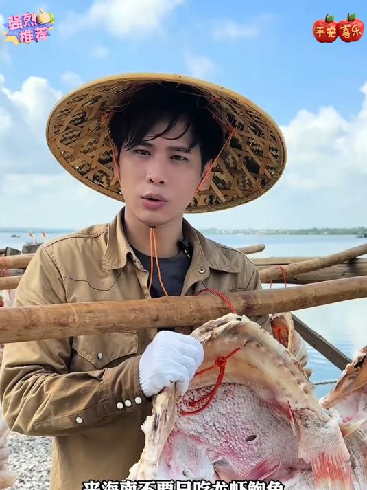 红鱼是深海鱼它肉厚刺少晒成鱼干用来炖五花肉鱼味香浓肉味咸香