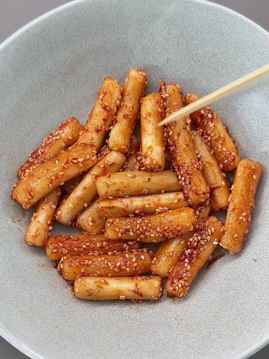 只用两种材料轻松复刻韩式炒年糕