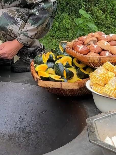 今天做一个韩国菜，韩国部队锅