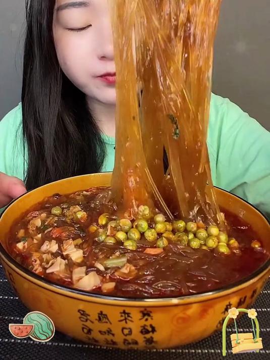 馋酸辣粉就选它！嗨吃家正宗川味，一口下去酸辣超够劲