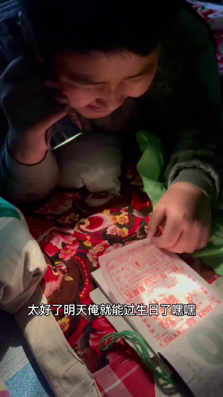 有谁还记得小时候父母给买过生日蛋糕?有谁还怀念这个小粉盒呢?