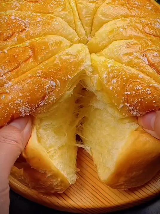 三个鸡蛋一碗面粉就可以做面包