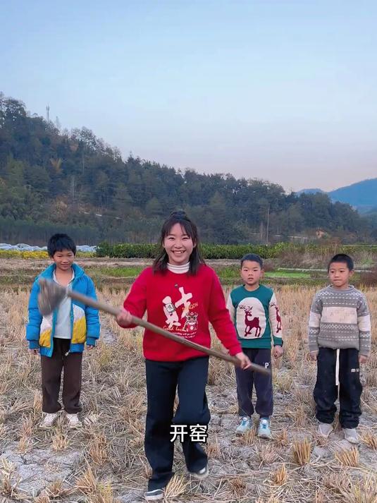 不是广西人,体会不到窑鸡的快乐,一弄就是一整天两个鸡都不够吃