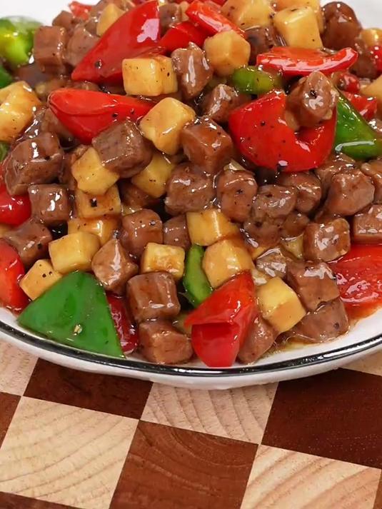 饭搭子说又馋妈妈做的牛肉了，今天做了黑椒牛肉粒