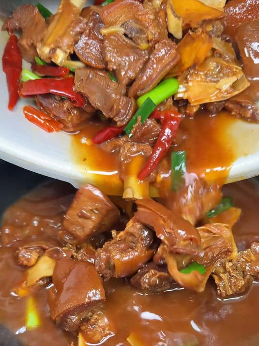 当我拿出这道红烧羊肉,你可要多准备几瓶酒了,真的特别香