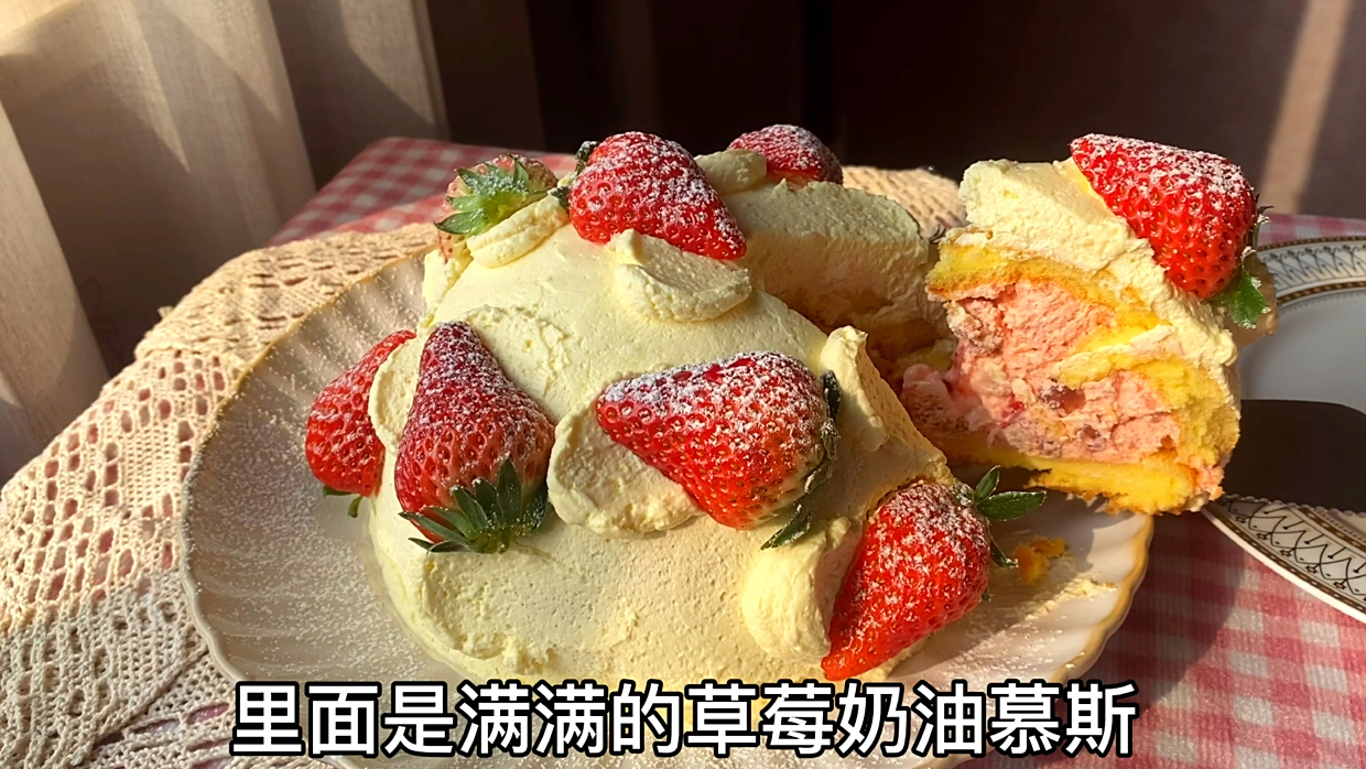 网红草莓炸弹蛋糕 私房爆款 有料有颜值 满满的少女心????高颜值易操作‼️ 里面还有满满的草莓