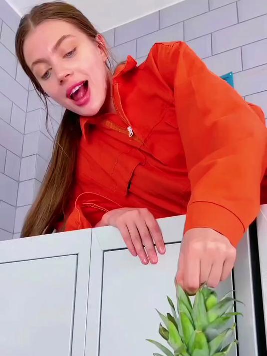 小美做水果大蛋糕