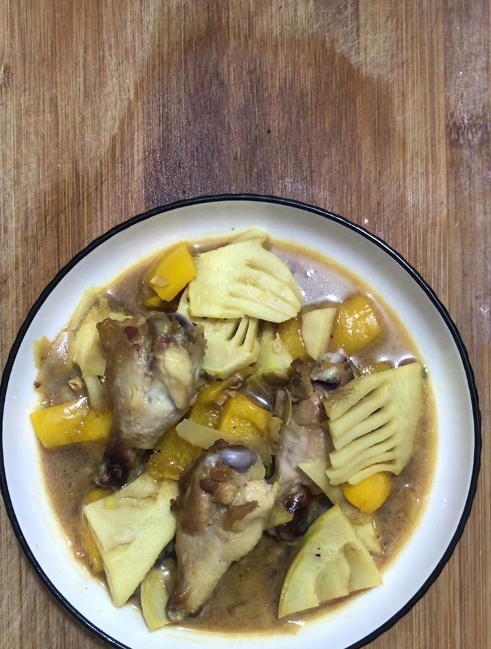 炖鸡腿配什么菜好吃,配竹笋和甜椒好吃