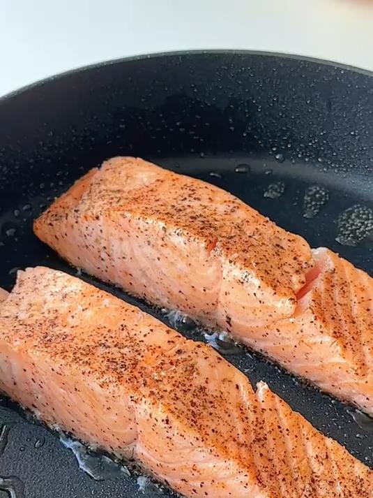 芥末奶酪三文鱼法棍,这搭配太爱了