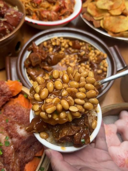 武汉居民楼下好吃的湖北菜逛完黄鹤楼吃到的薯片