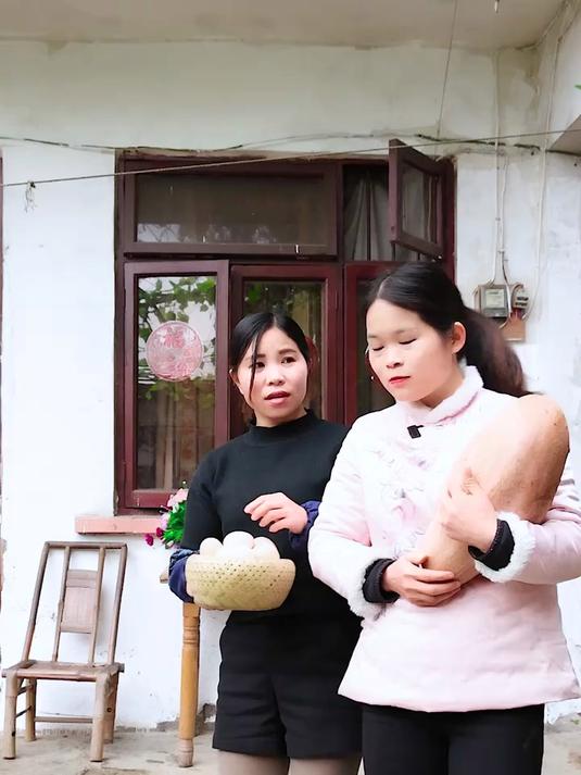 今天给妹妹自制健康无添加的南瓜蛋挞,外皮金黄酥脆、特别好吃!
