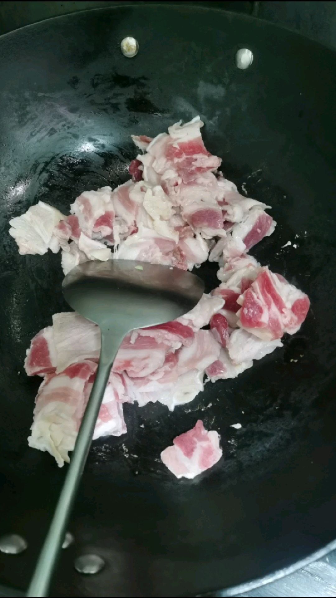 军牧粮草喂养出的猪肉炒菜