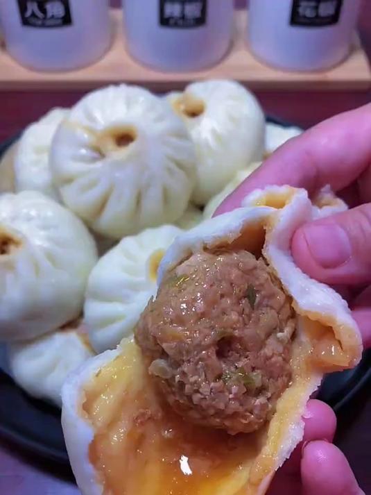 猪肉酸菜馅包子这样调馅,爱了爱了