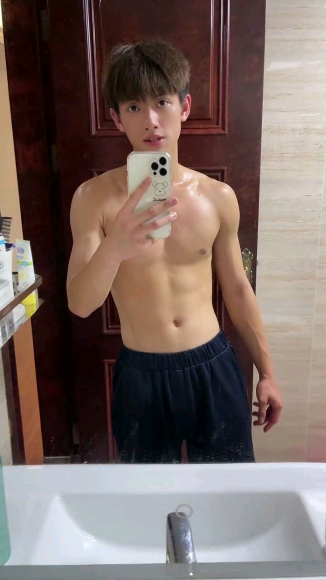 男生增肌运动,腹肌人鱼线