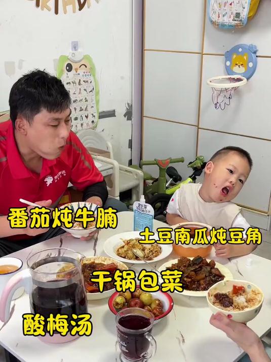 土豆南瓜炖豆角也太好吃了吧,一家三口咔咔炫