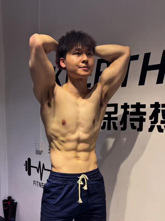 练了半个月还是没有腹肌,小腹有赘肉,那你就练这几个动作