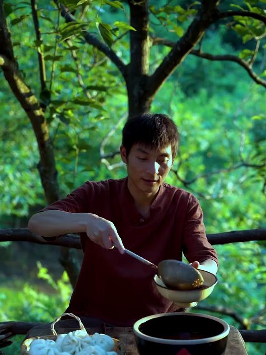 腊肉豇豆馅包子，儿时最爱的家的味道，一口气能吃五个！
