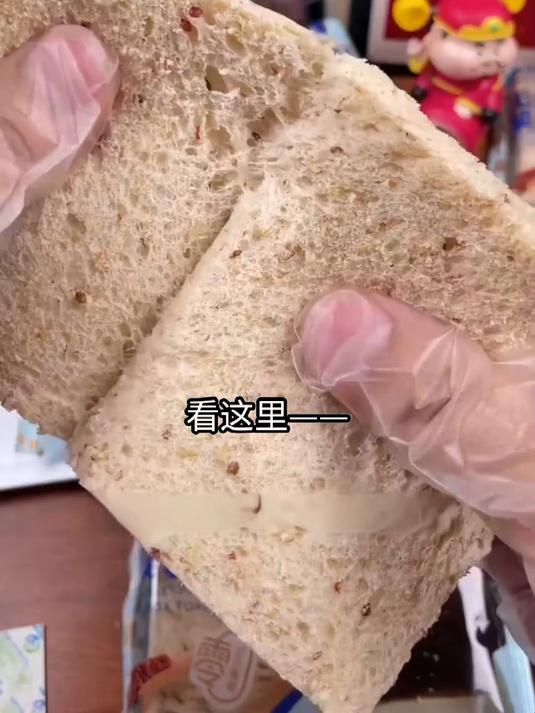 精选藜麦与优质面粉烘焙,吐司层次丰富,越嚼越香快入手