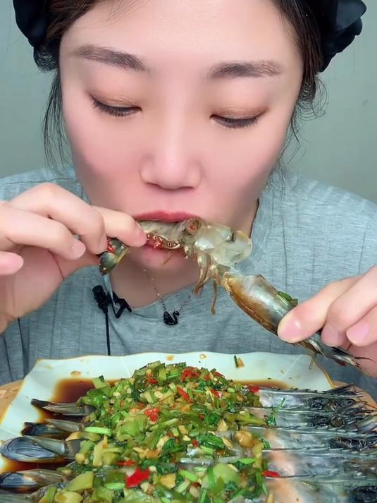 海捕现捞黑虎虾爆鲜！肉质紧实似蟹柳，麻辣做法绝了