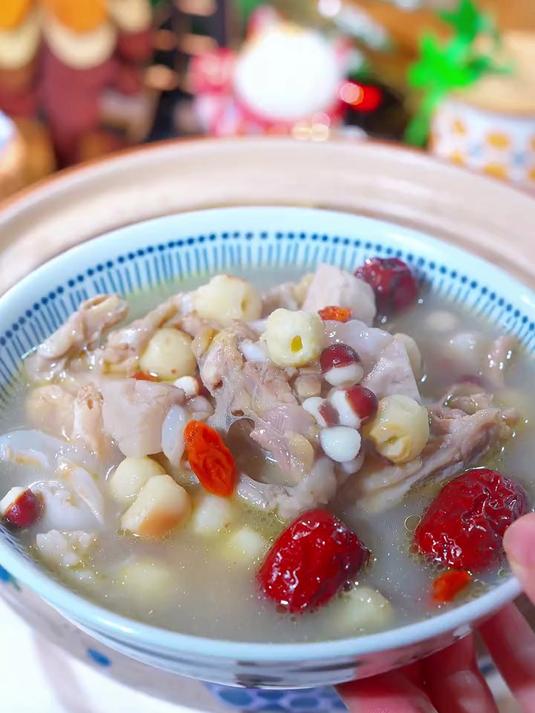 今天给大家分享一道四神荔枝炖鸡汤
