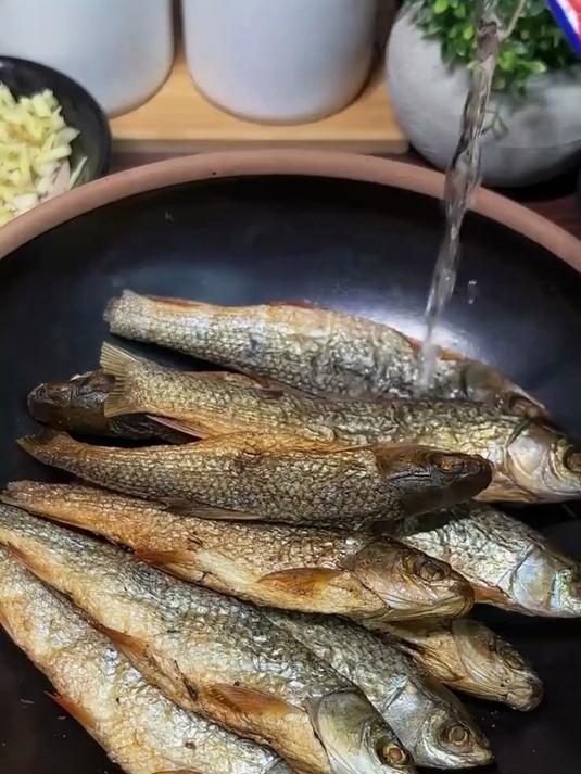 这就是湖南香辣手撕鱼香辣酥脆有嚼劲很下饭下酒