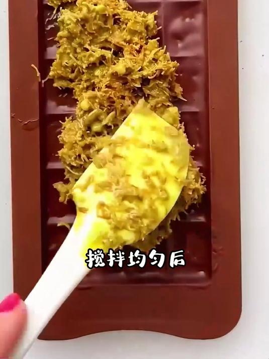 迪拜独特的巧克力是怎样制作的,值得一看