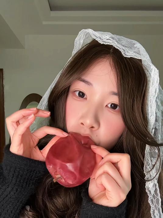 今天是黑暗料理王～_#吸吸_#吸妃_#苹果_#黑暗料理_#蛇果#