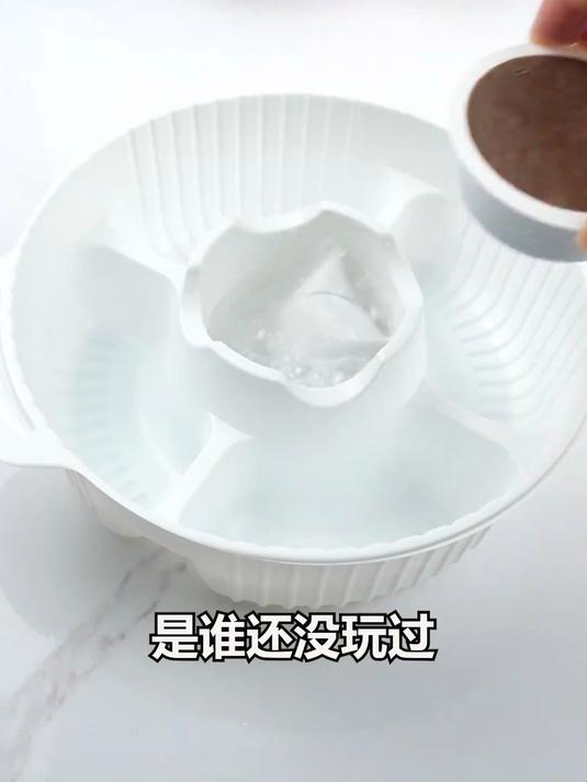 巧克力自热火锅,你们更想加哪种零食呢