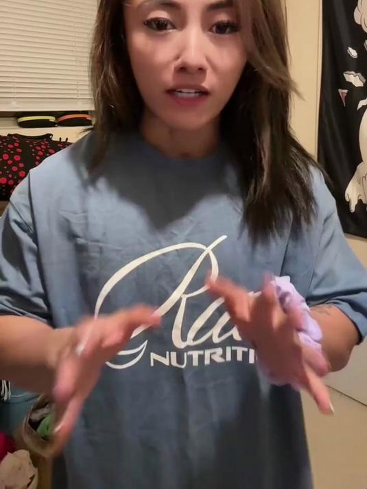 关于肌肉女不好看的话题