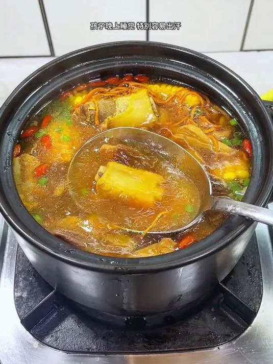 这样炖的菌菇排骨汤,汤鲜肉嫩