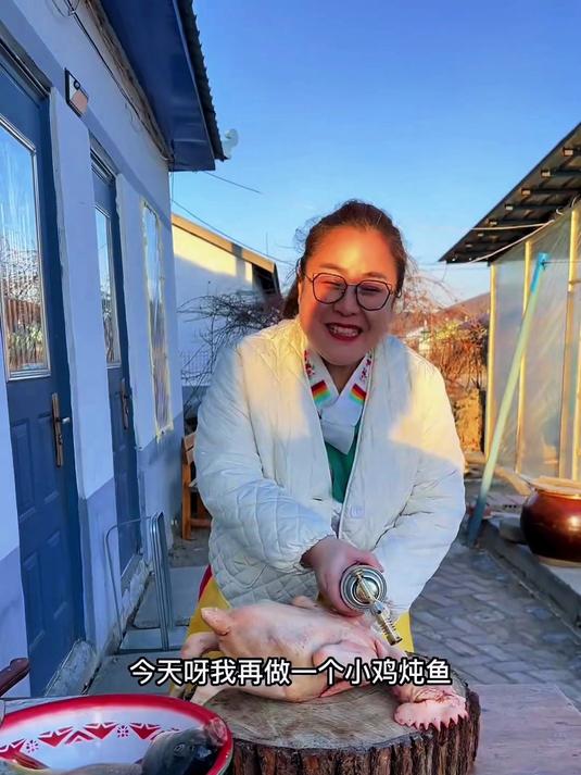 猫冬做个小鸡炖鱼，这道菜是不是只有咱们东北人才吃过