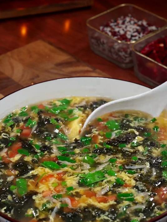 天气越来越热了,做个紫菜蛋花汤吧