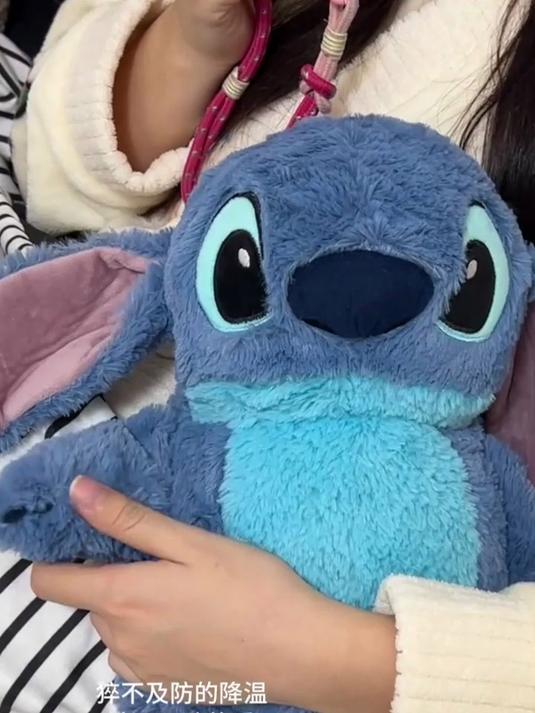 秋日暖手超快乐！史迪仔卡通鲨鱼注水袋，PVC加厚易拆洗~