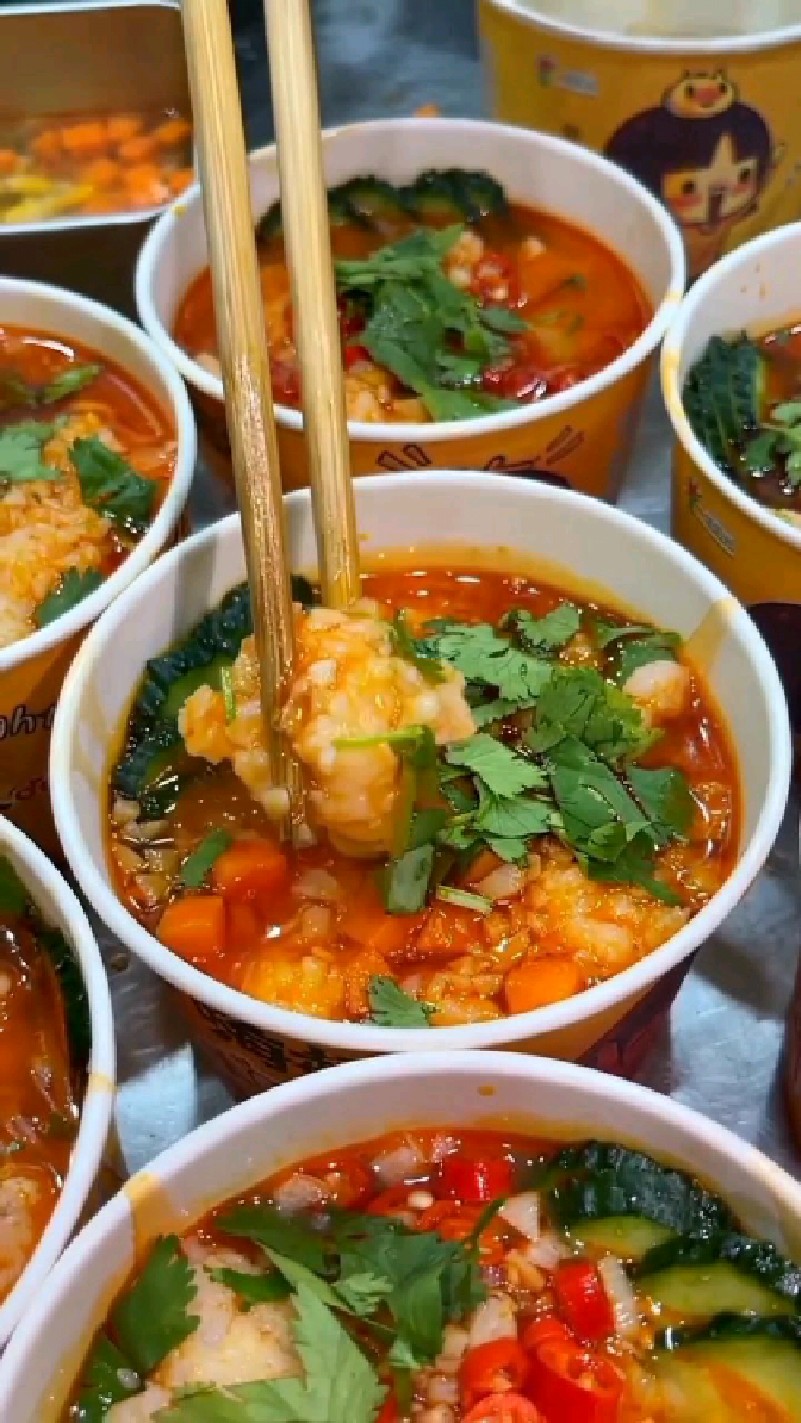 特色美食手打虾滑