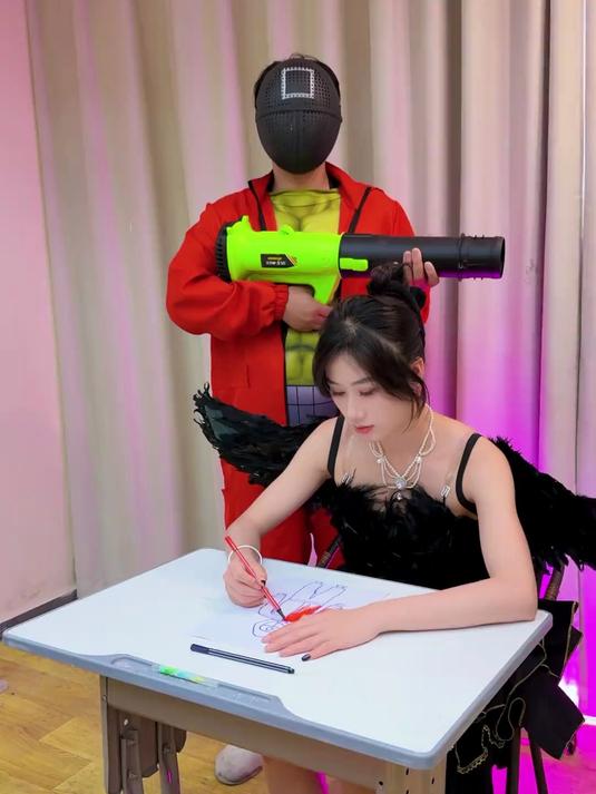 黑天使画鱿鱼画像没墨水了怎么办?搞笑 cospaly 二次元