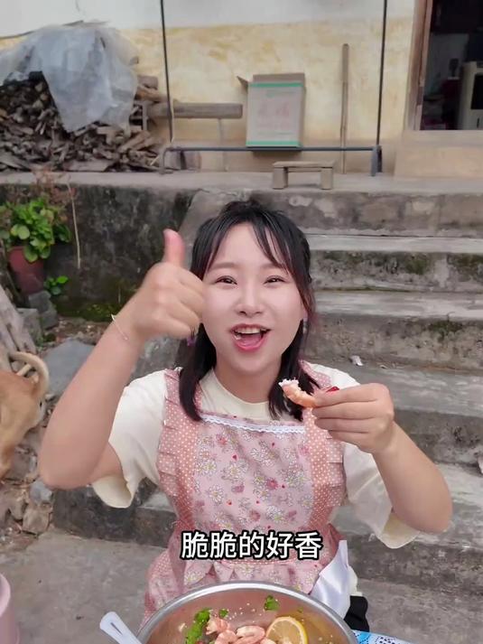 百香果做的捞汁小海鲜真的很香呀夏天来杯百香果柠檬蜂蜜水真舒服