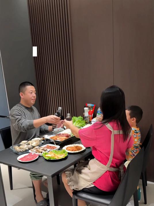 家庭版自制烤肉，在家实现烤肉自由，自己腌的五花肉烤着老香了