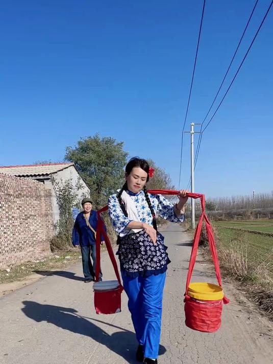 民间小调《卖饺子》挑着担子去赶集做个小生意