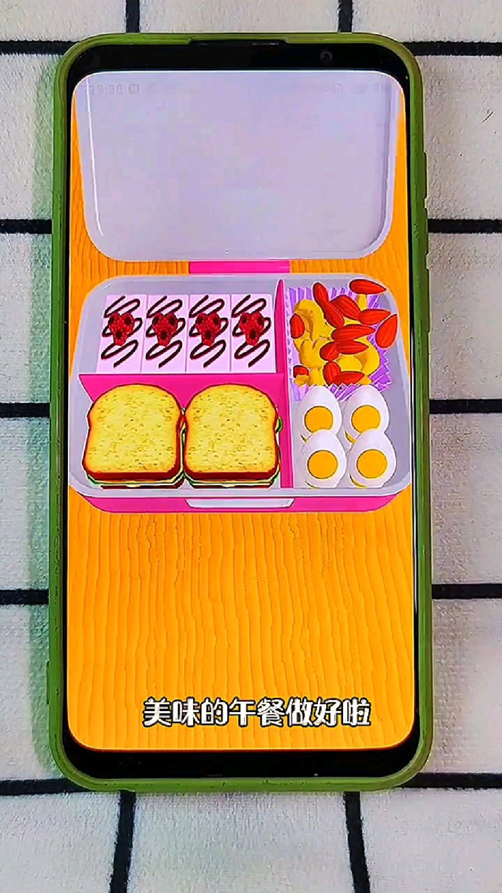 给女生装好吃的午餐盒