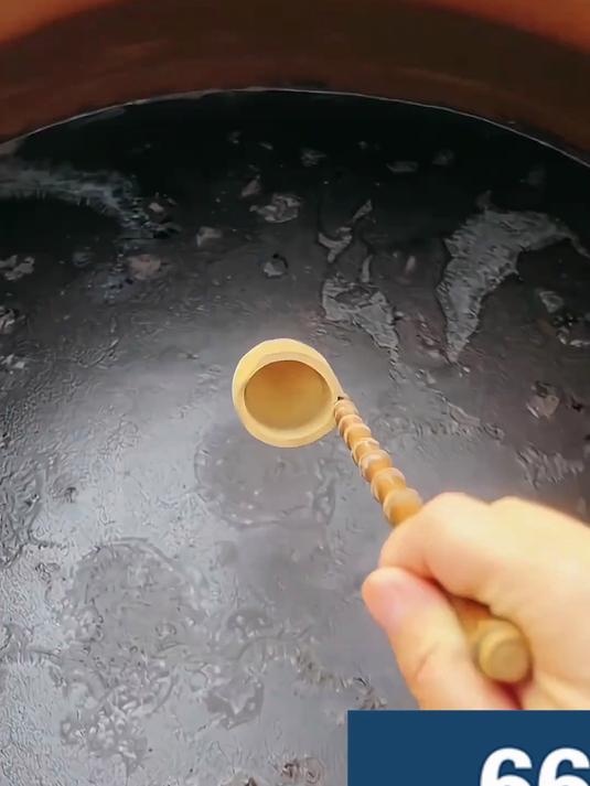 纯粮酿造的老酱晾晒400多天的老酱油炒菜拌咸菜都好吃