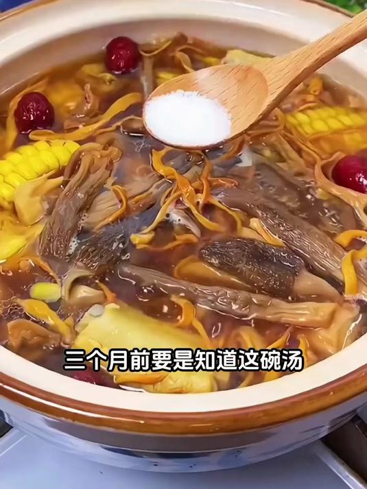 茶树菇排骨汤:专治长期熬夜的体虚