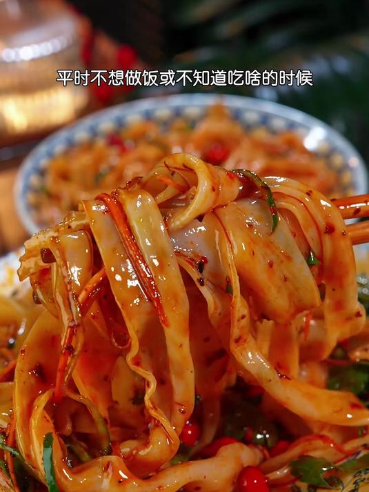 麻酱凉皮夏日神器!拌好开吃超快捷,天热不想吃饭来份巨解腻