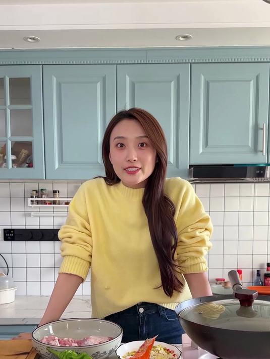 辣椒炒肉焖饭好吃又简单!