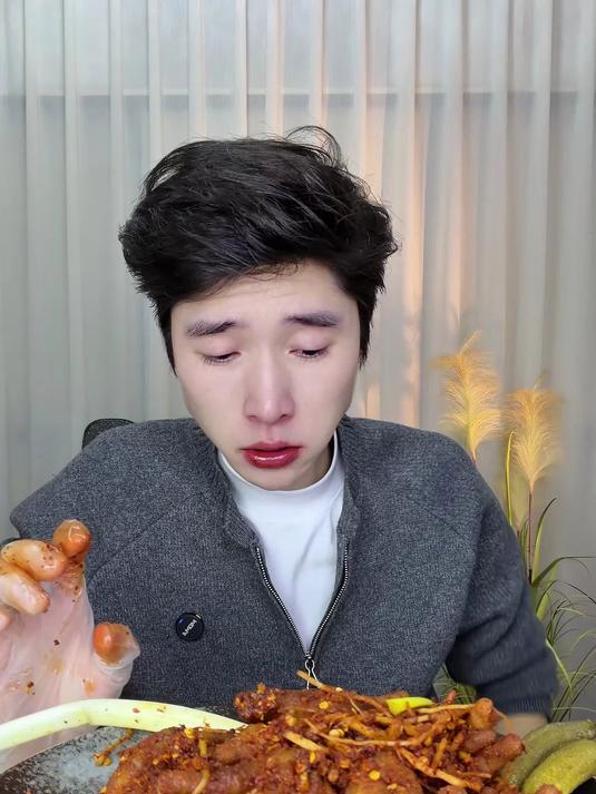 再战旱地红葱，佤味鸡爪和鸭全翅太好吃了，葱又吃成江西百灵鸟