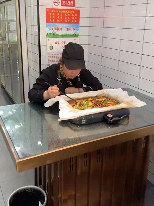 大姨偷吃被发现推荐官