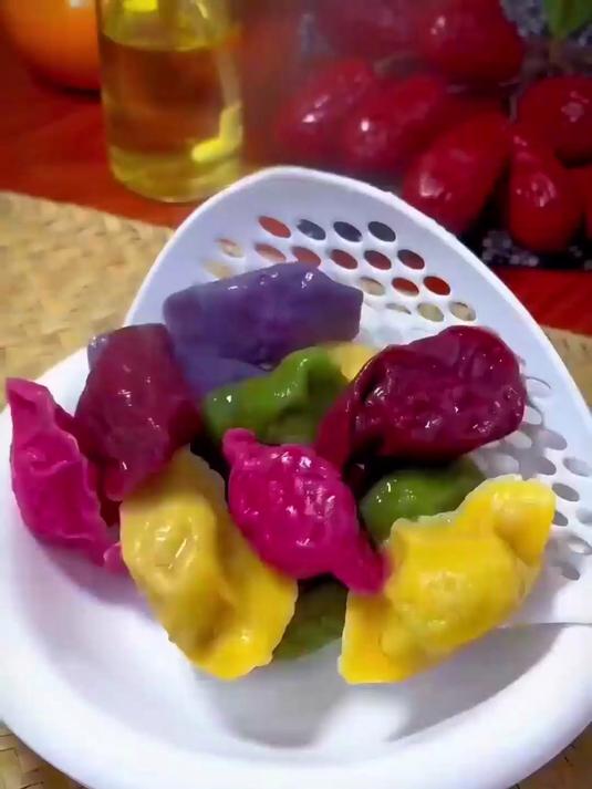 咱普通人的厨房,就缺这种五彩果蔬饺子?