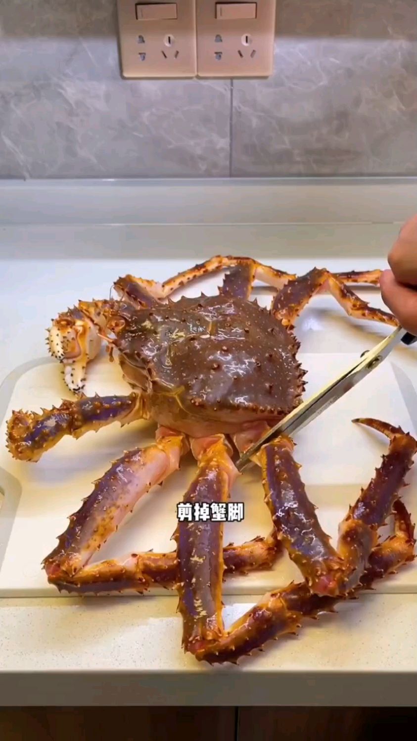 帝王蟹只会清蒸吗,试试这款做法吧保证你吃到停不下来