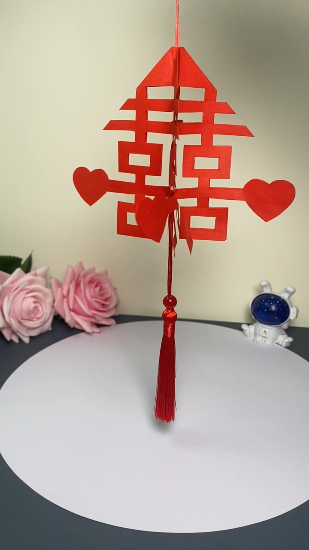 简单好看的立体双喜,写两个字就可以搞定,快来试试吧!#剪纸#亲子手工#幼儿园手工